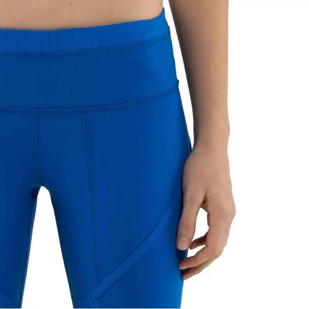 LULULEMON Roll Out Crop‎ in Baroque Blue. Size 4